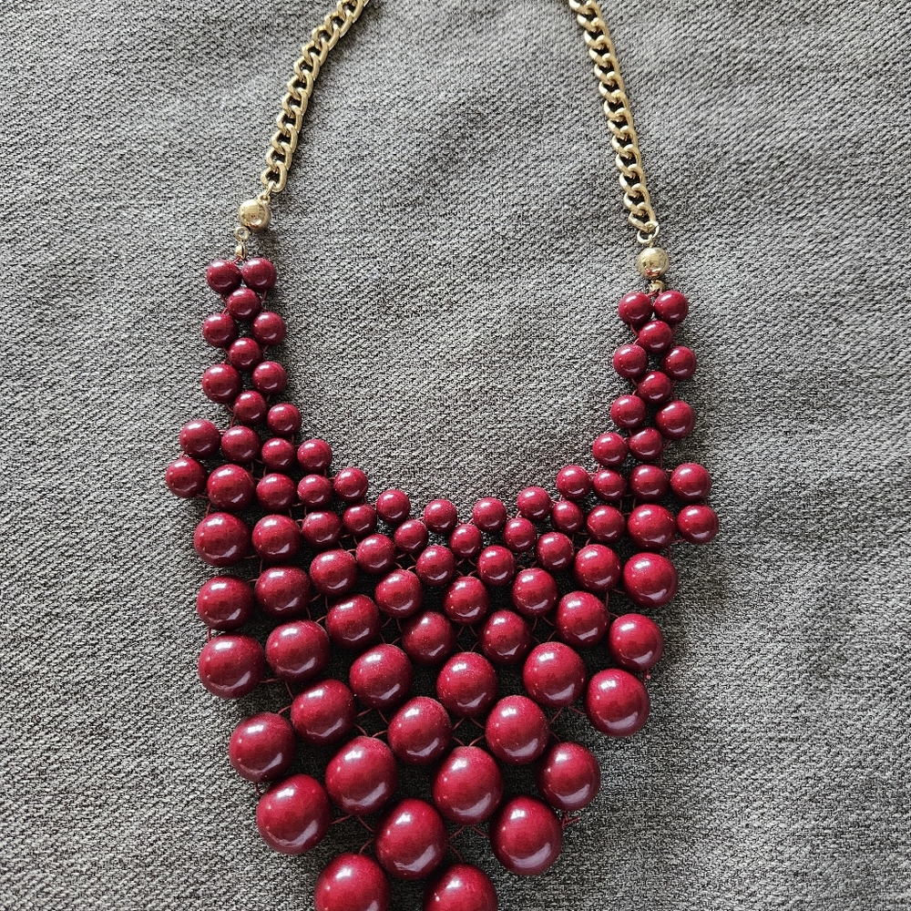 Beautiful Necklace - Picture 2 of 3